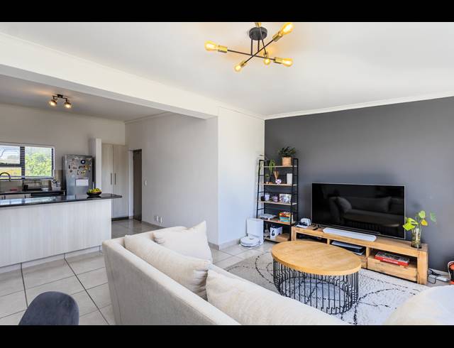 2 BEDROOM APARTMENT FOR SALE IN KENILWORTH